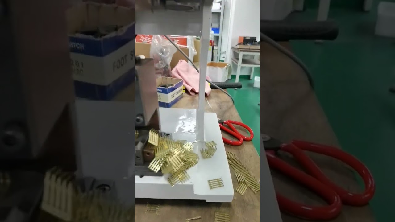 Terminal Machine with Horizontal Mold for Continuous Crimping and Cutting