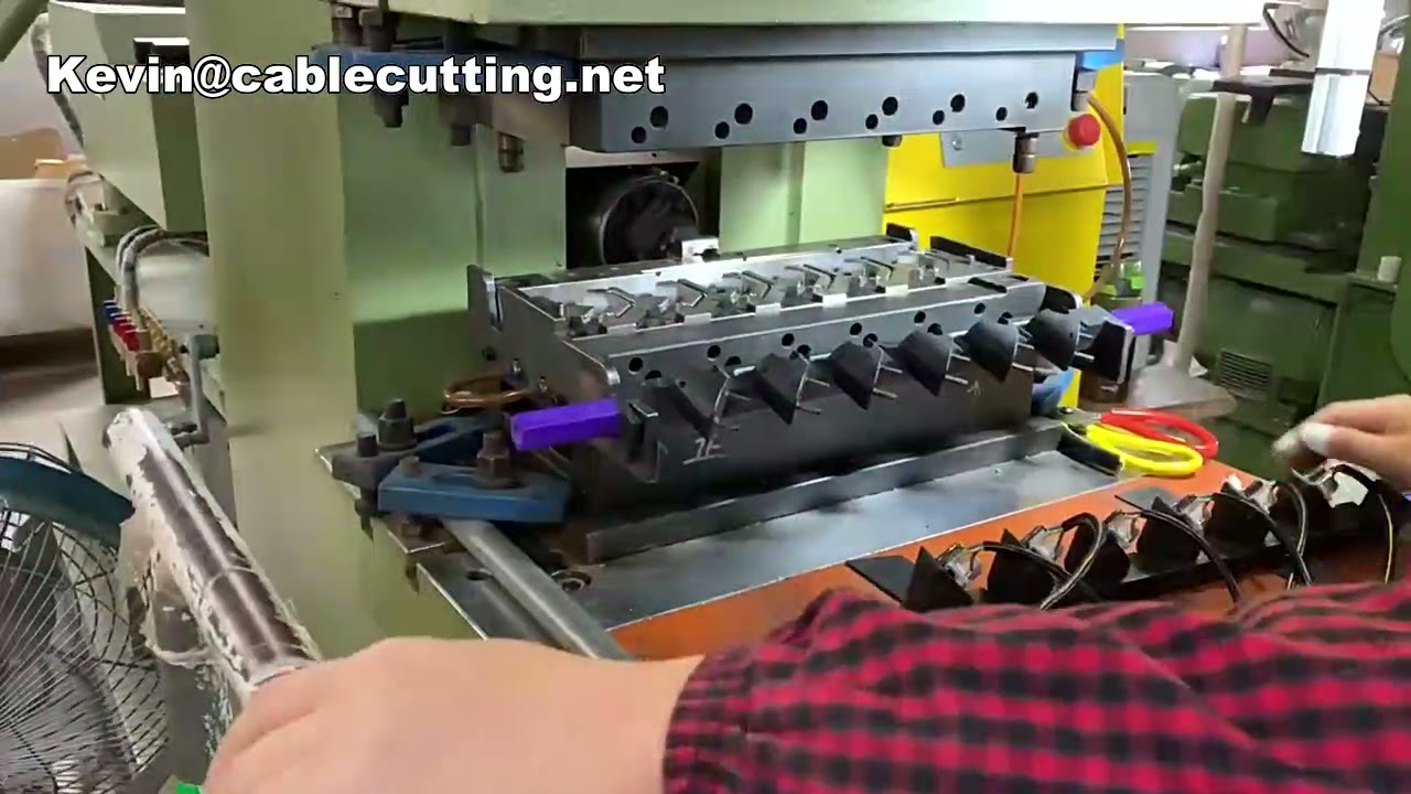Plastic Electric Plug Injection Mould | Custom Plug Moulds Manufacturing