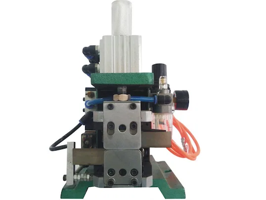 Mehrader-Drahtabisolier- und Verdrillmaschine WPM-4F+T - Halbautomatische Drahtbürstmaschine